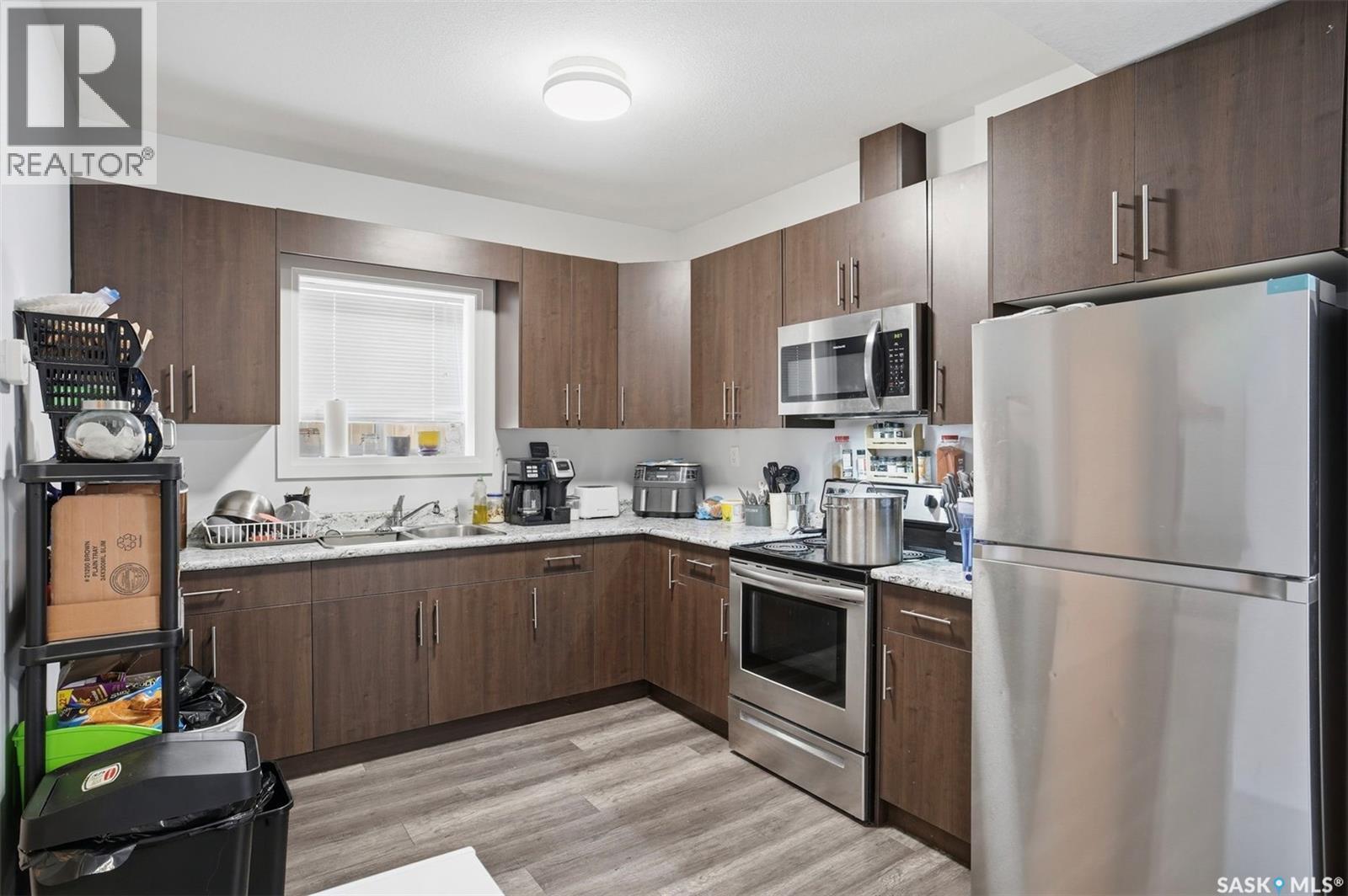 219 Ells Crescent, Saskatoon, SK - Indoor Photo Showing Kitchen