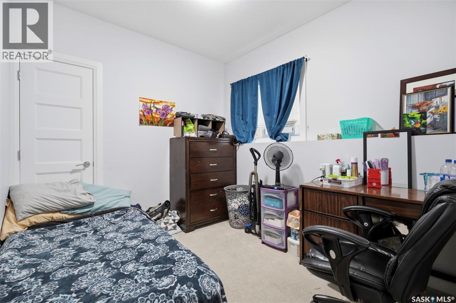 219 Ells Crescent, Saskatoon, SK - Indoor Photo Showing Bedroom