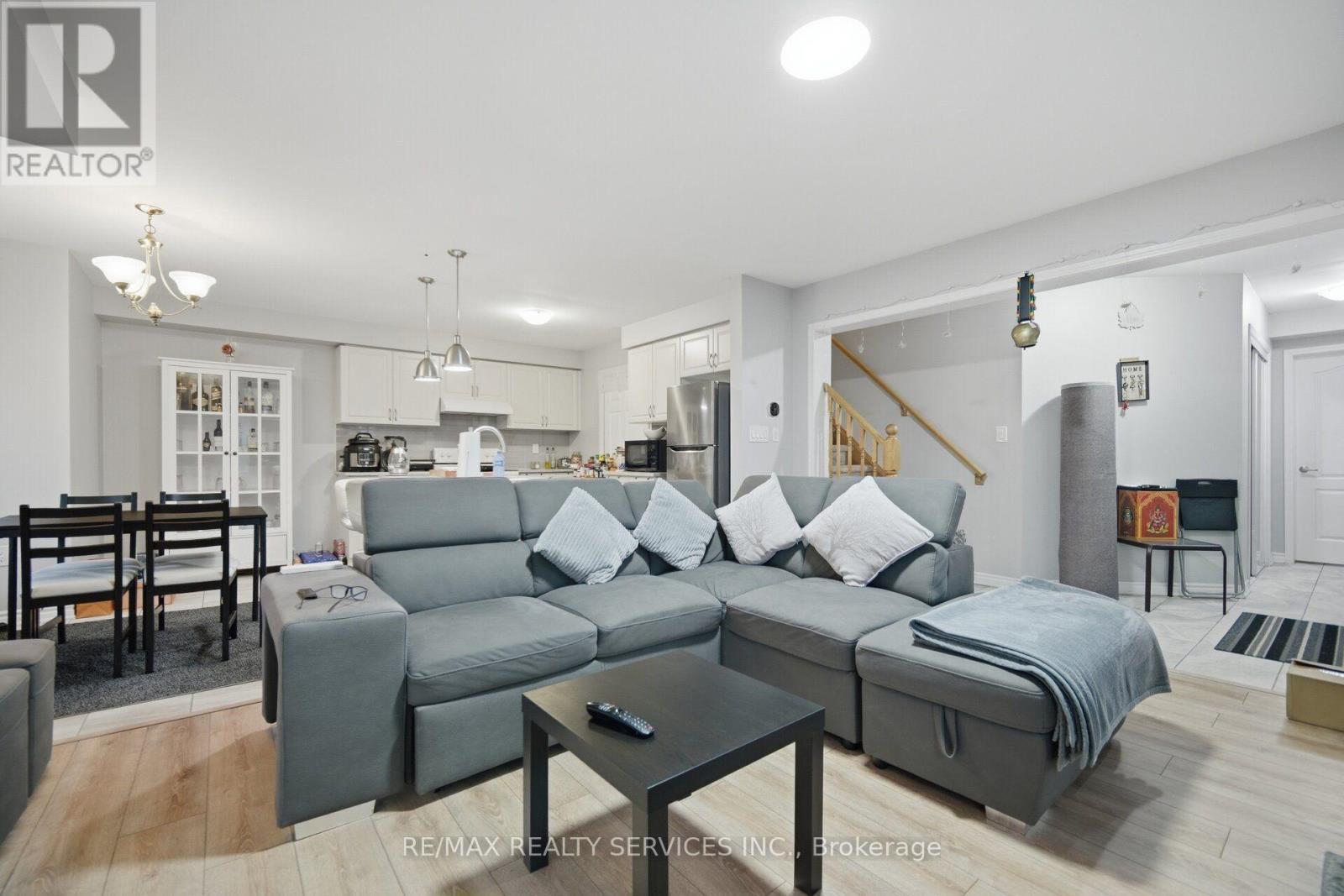 Upper - 75 Benhurst Crescent, Brampton, ON