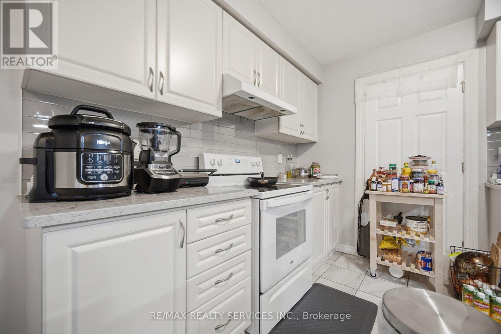 Upper - 75 Benhurst Crescent, Brampton, ON