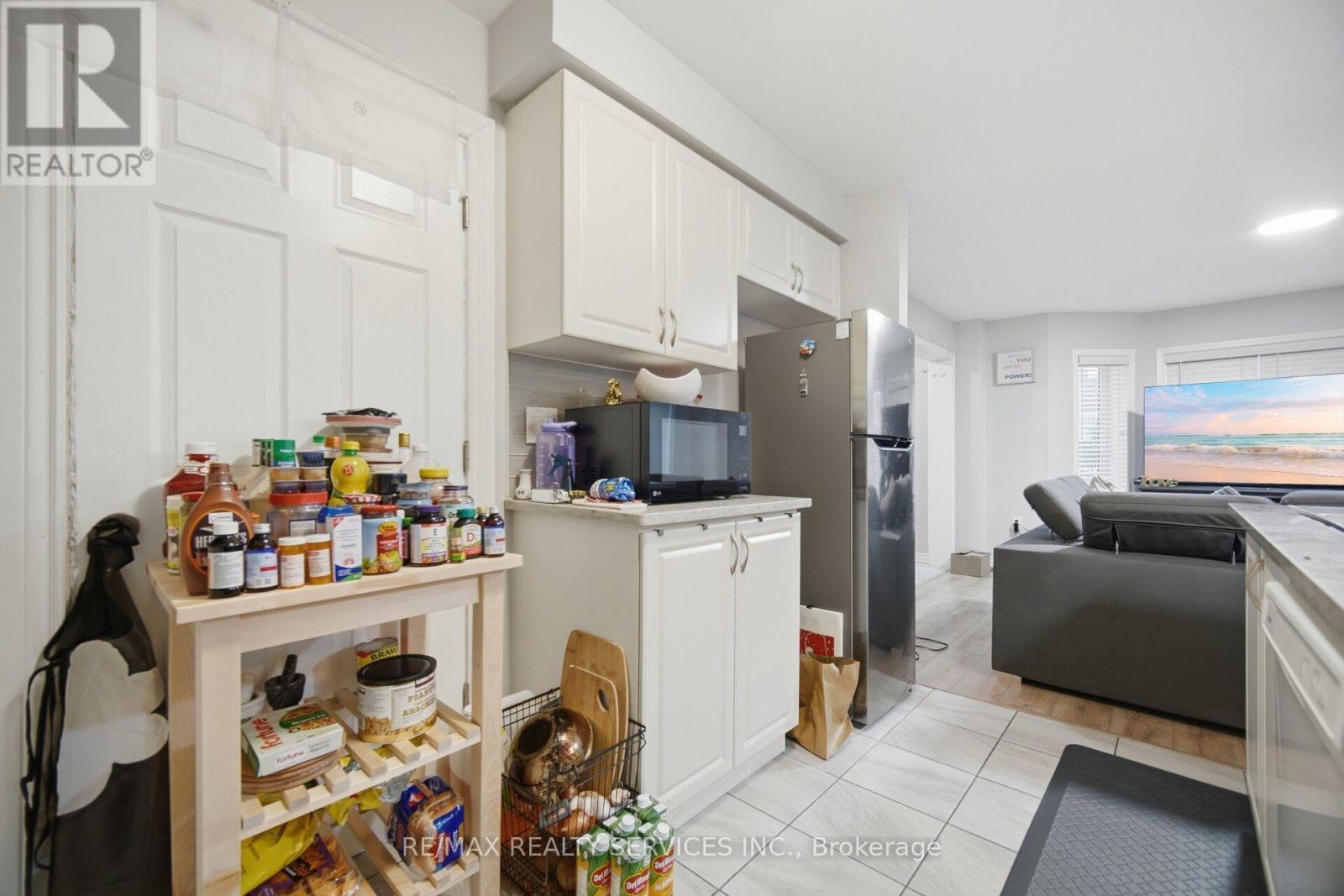 Upper - 75 Benhurst Crescent, Brampton, ON
