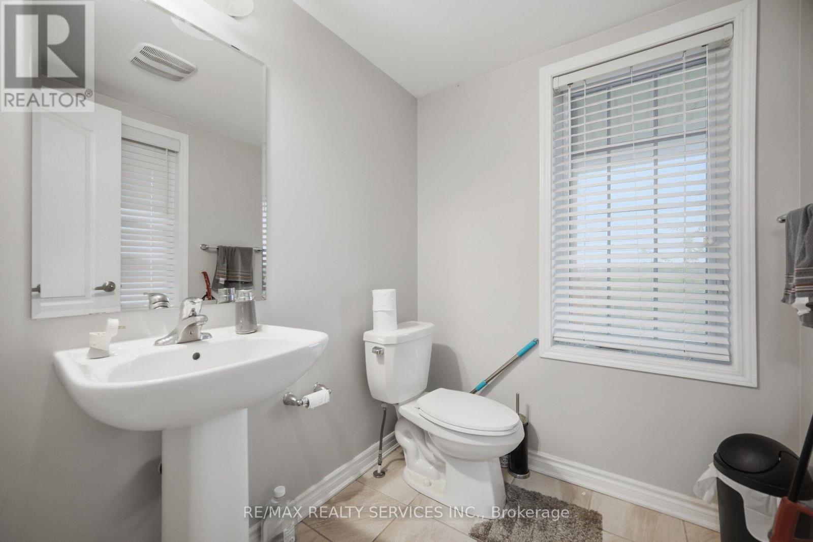 Upper - 75 Benhurst Crescent, Brampton, ON