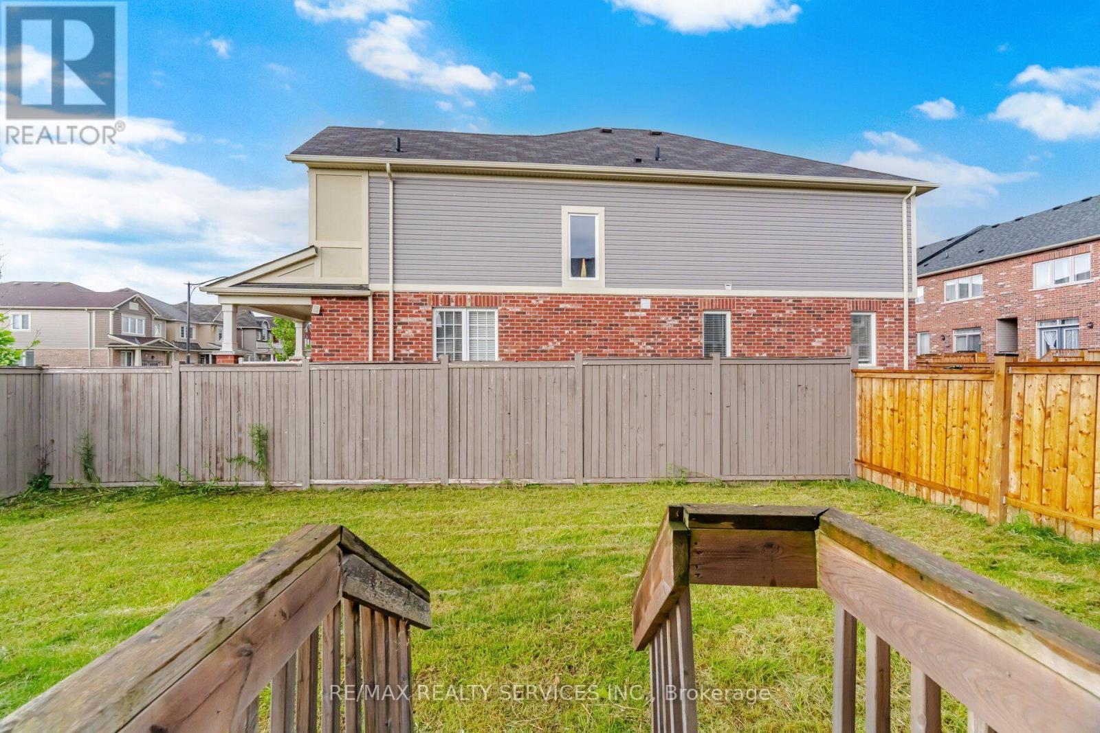 Upper - 75 Benhurst Crescent, Brampton, ON