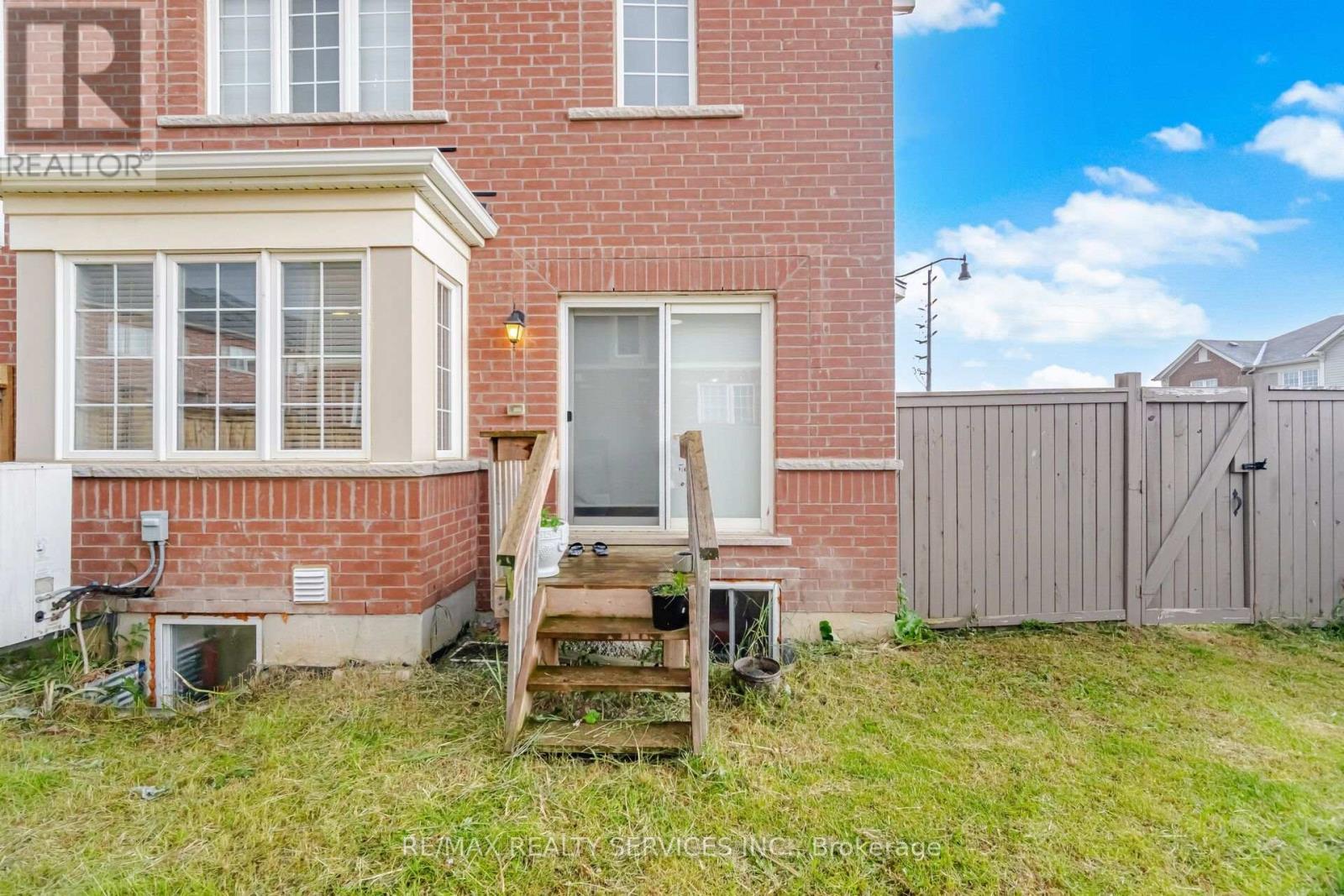 Upper - 75 Benhurst Crescent, Brampton, ON