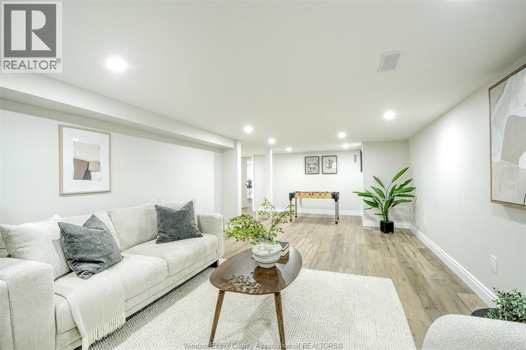 328 Isack, Windsor, ON