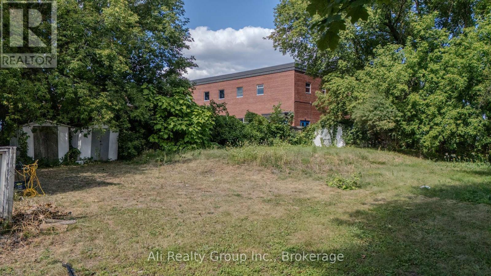 713 St Laurent Boulevard, Ottawa, ON
