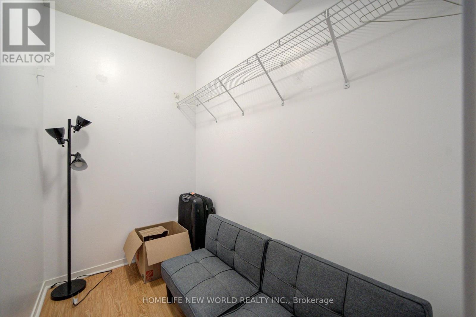 Walkin Closet - 4905 - 65 Bremner Boulevard, Toronto, ON