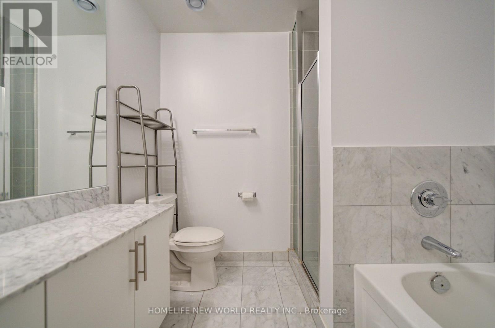 4 Piece In-suite - 4905 - 65 Bremner Boulevard, Toronto, ON