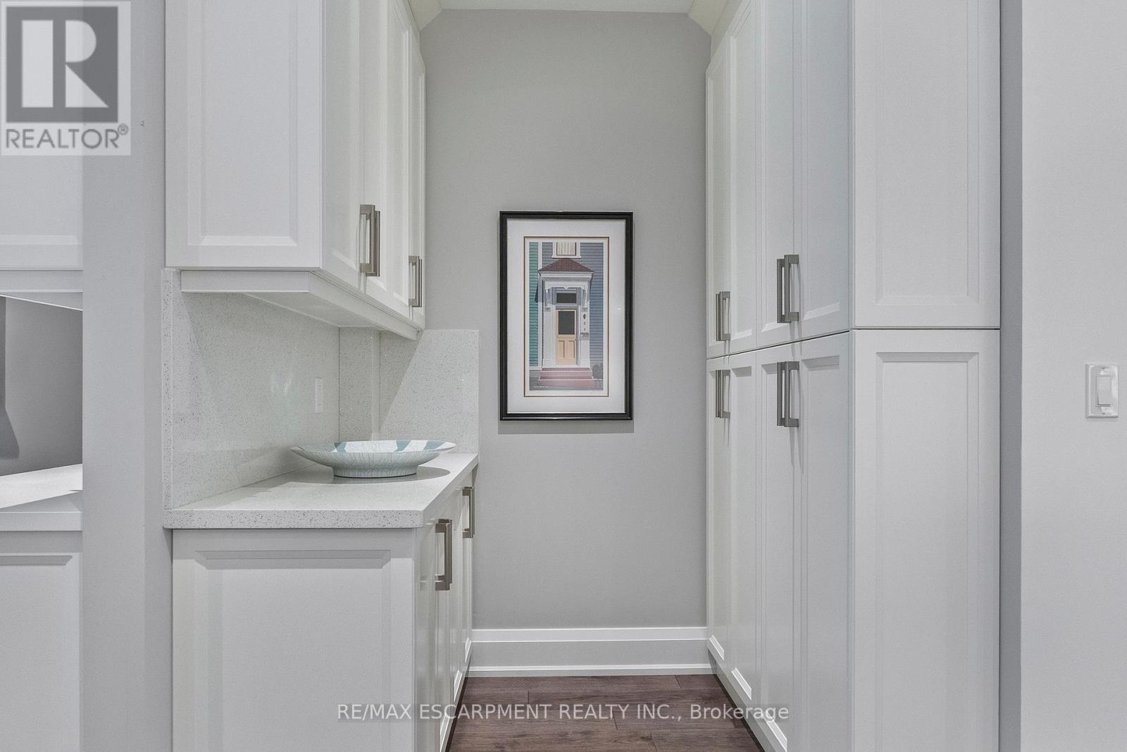 24 Cayuga Avenue, Mississauga, ON