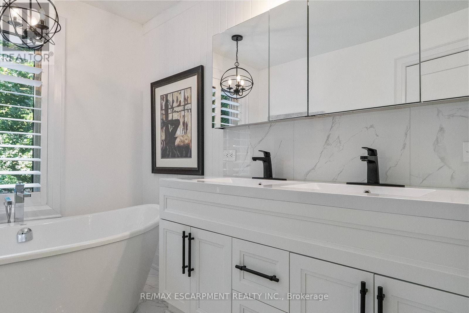 24 Cayuga Avenue, Mississauga, ON