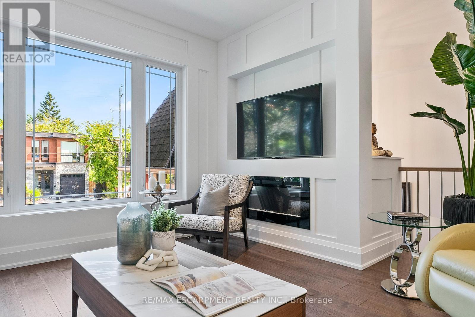 24 Cayuga Avenue, Mississauga, ON