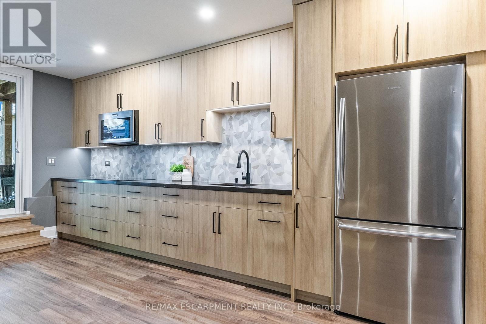 24 Cayuga Avenue, Mississauga, ON