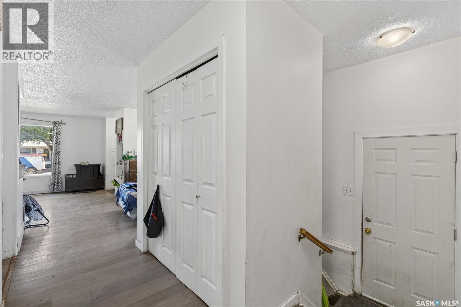 A/B 811 Steeves Avenue, Saskatoon, SK