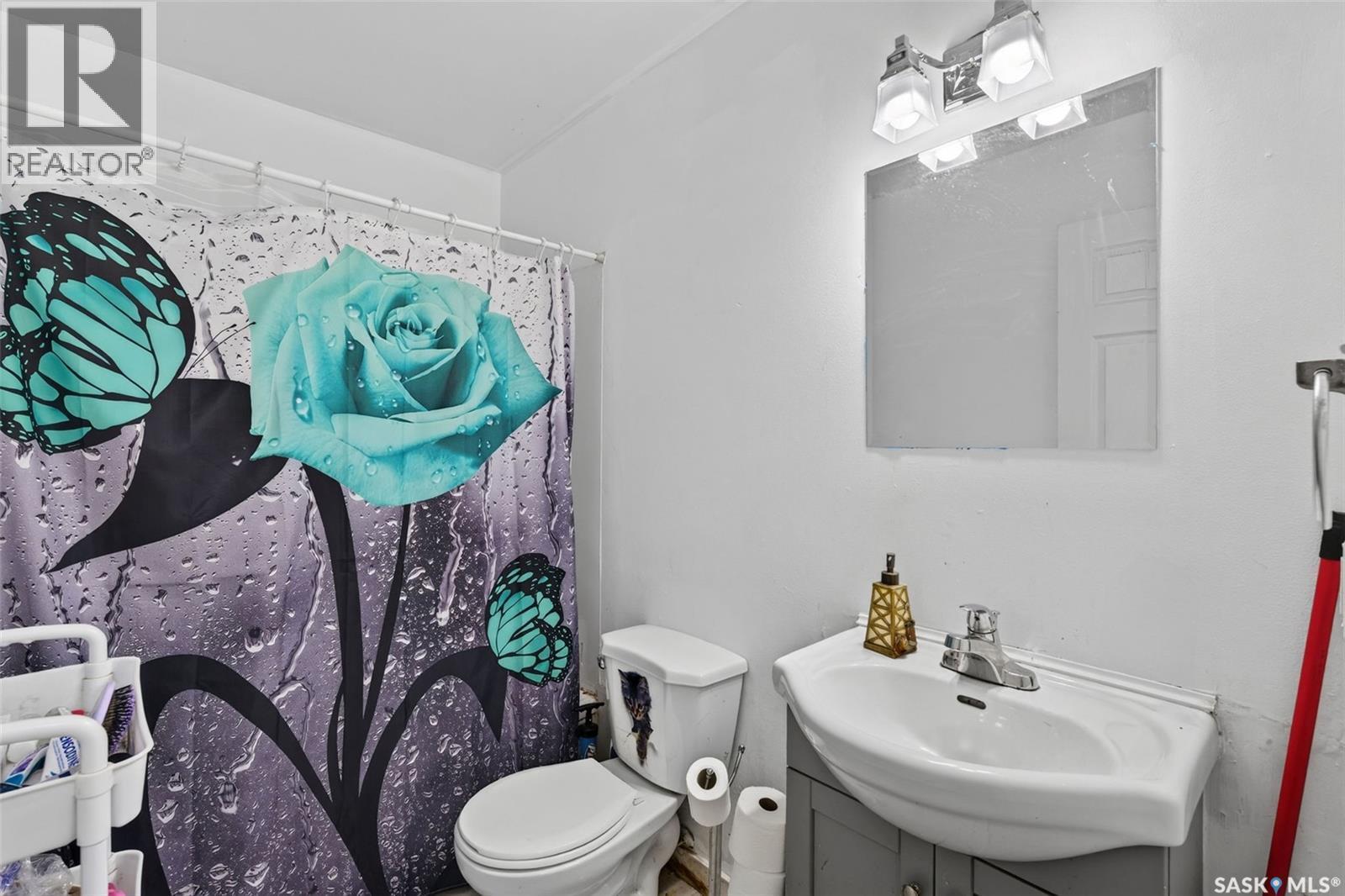 A/B 811 Steeves Avenue, Saskatoon, SK