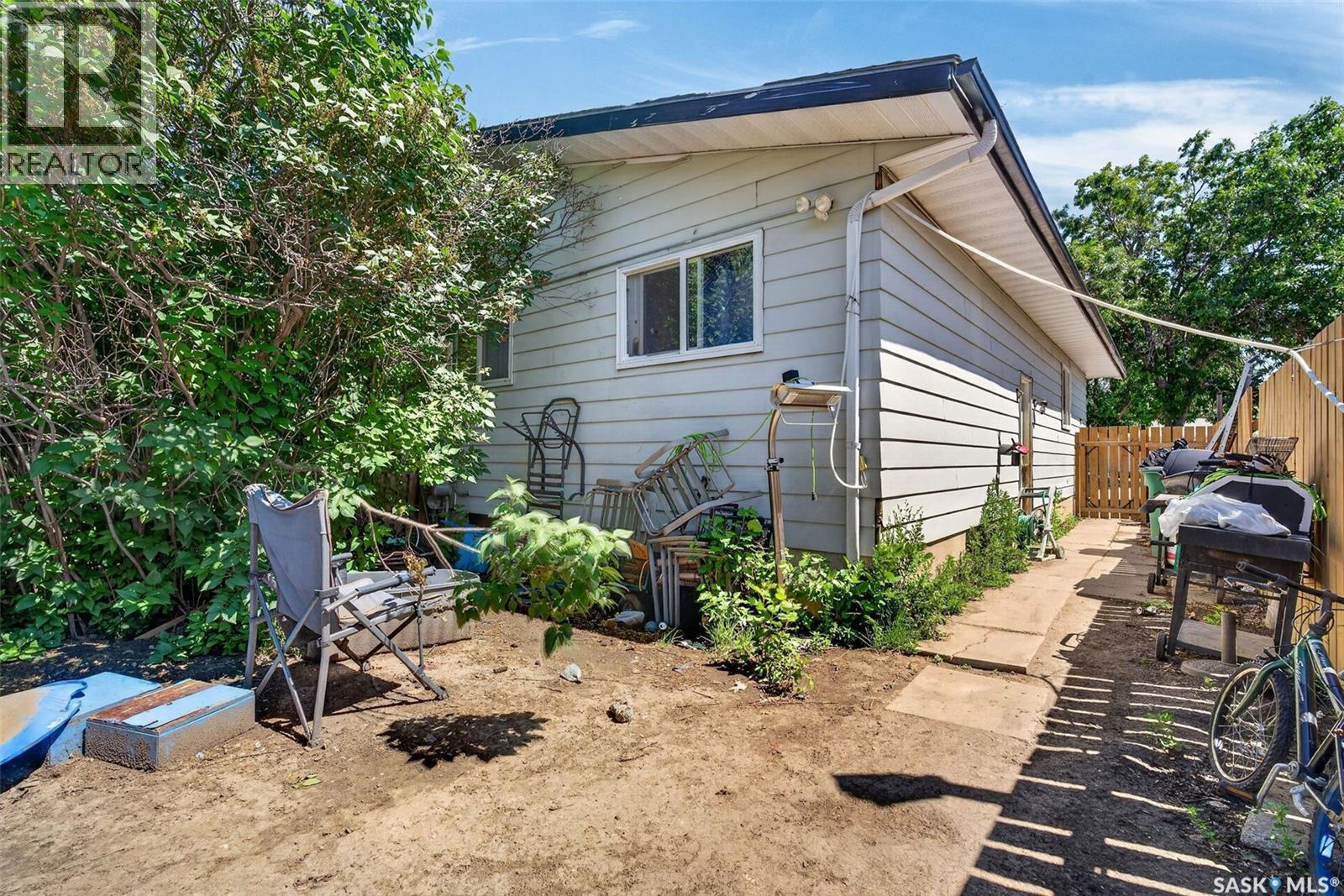 A/B 811 Steeves Avenue, Saskatoon, SK