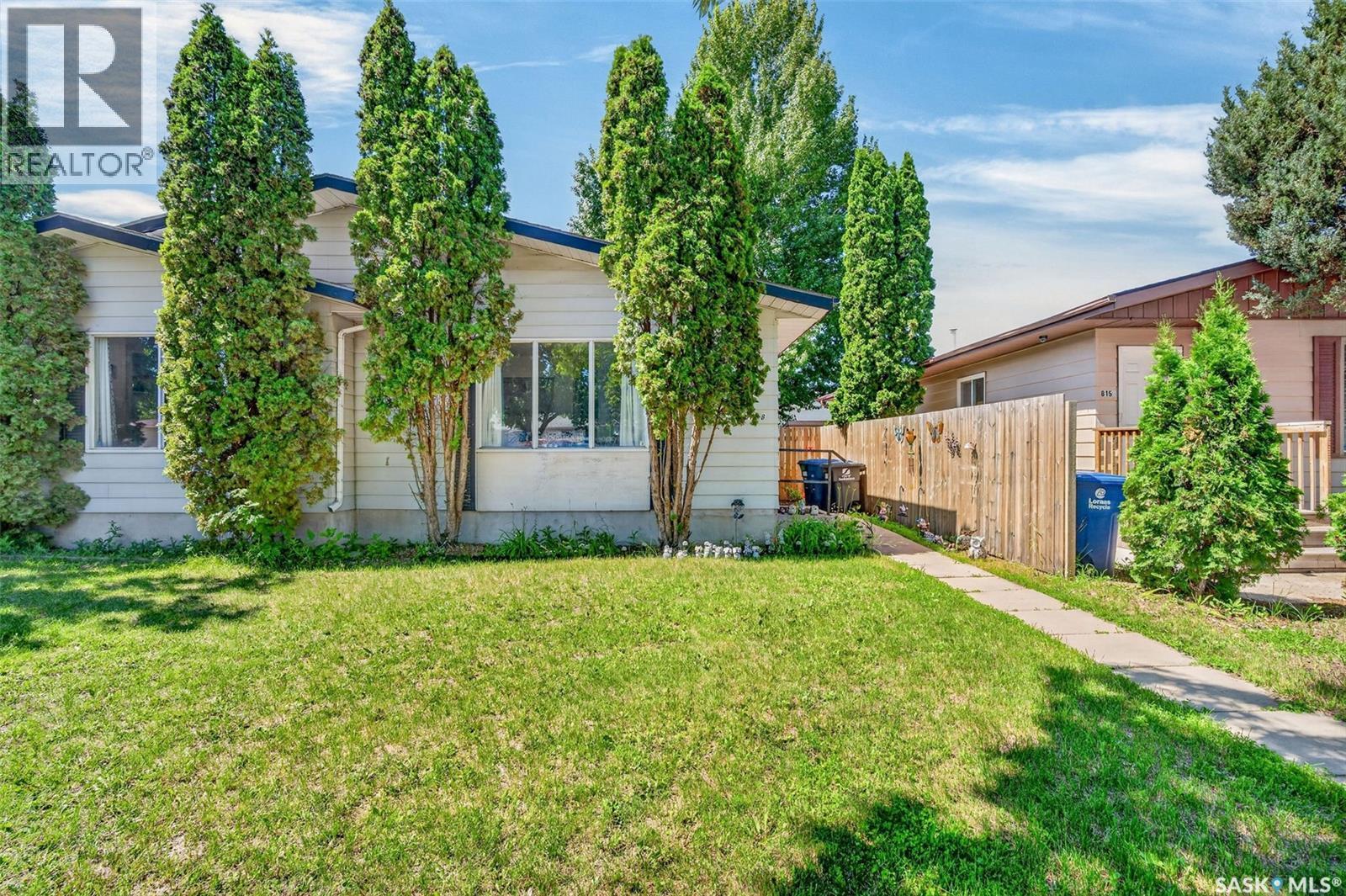 A/B 811 Steeves Avenue, Saskatoon, SK