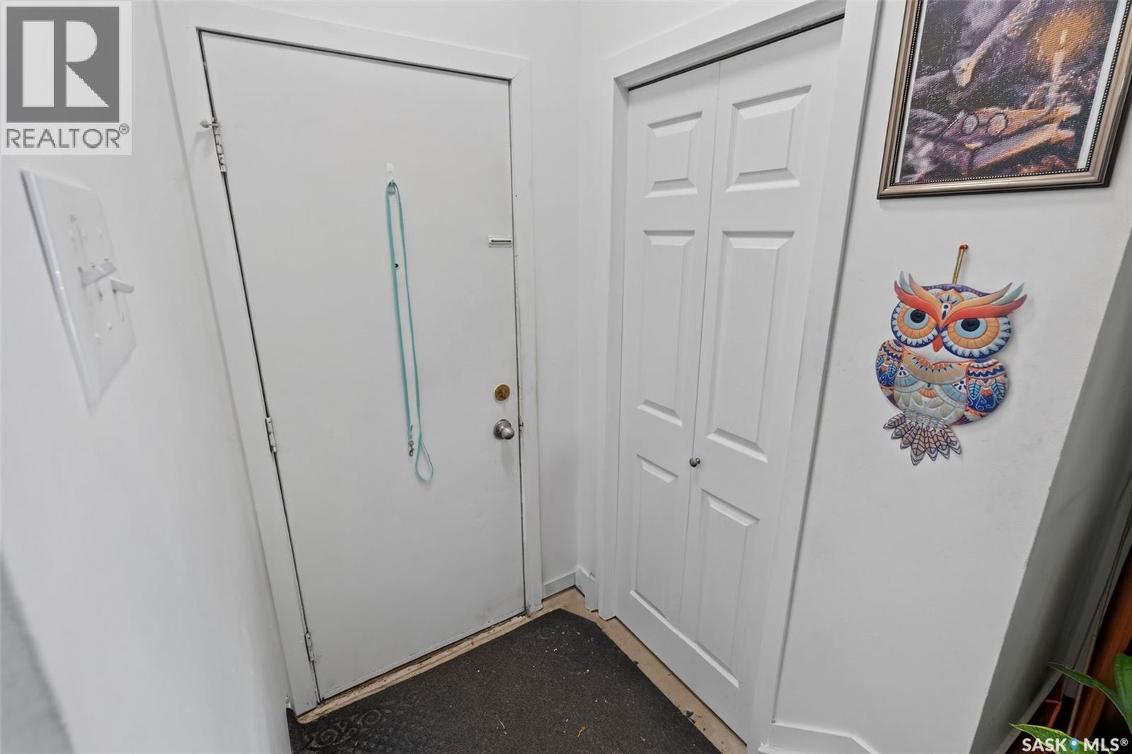 A/B 811 Steeves Avenue, Saskatoon, SK