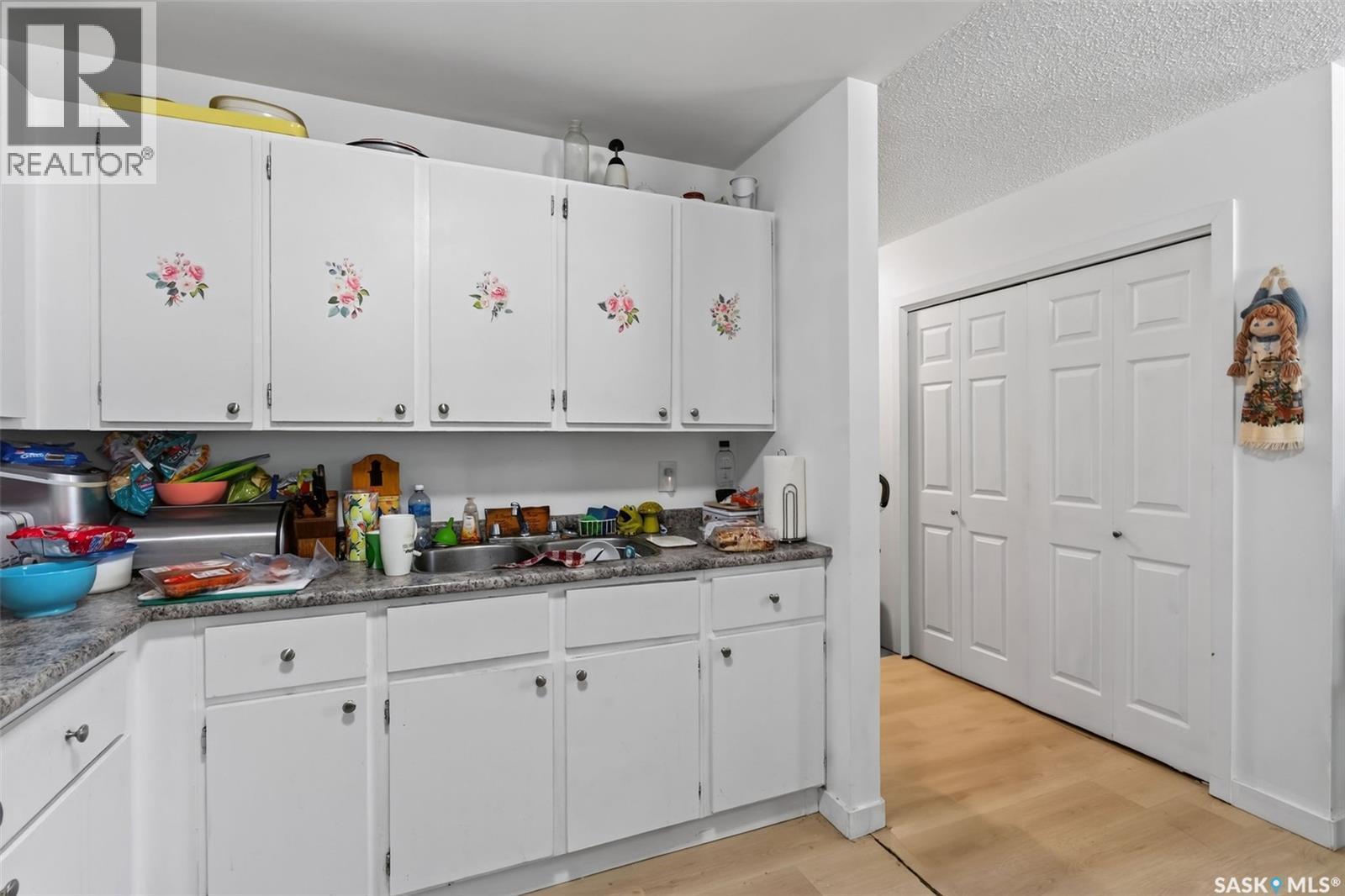 A/B 811 Steeves Avenue, Saskatoon, SK