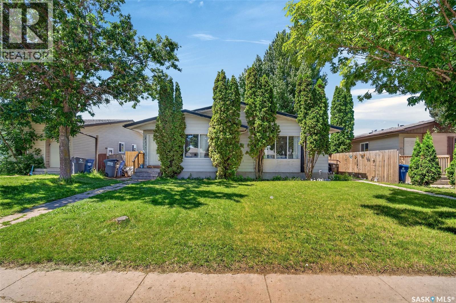 A/B 811 Steeves Avenue, Saskatoon, SK