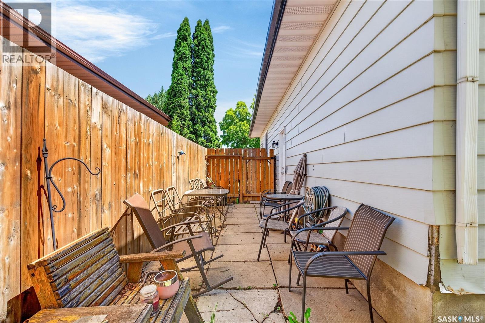 A/B 811 Steeves Avenue, Saskatoon, SK