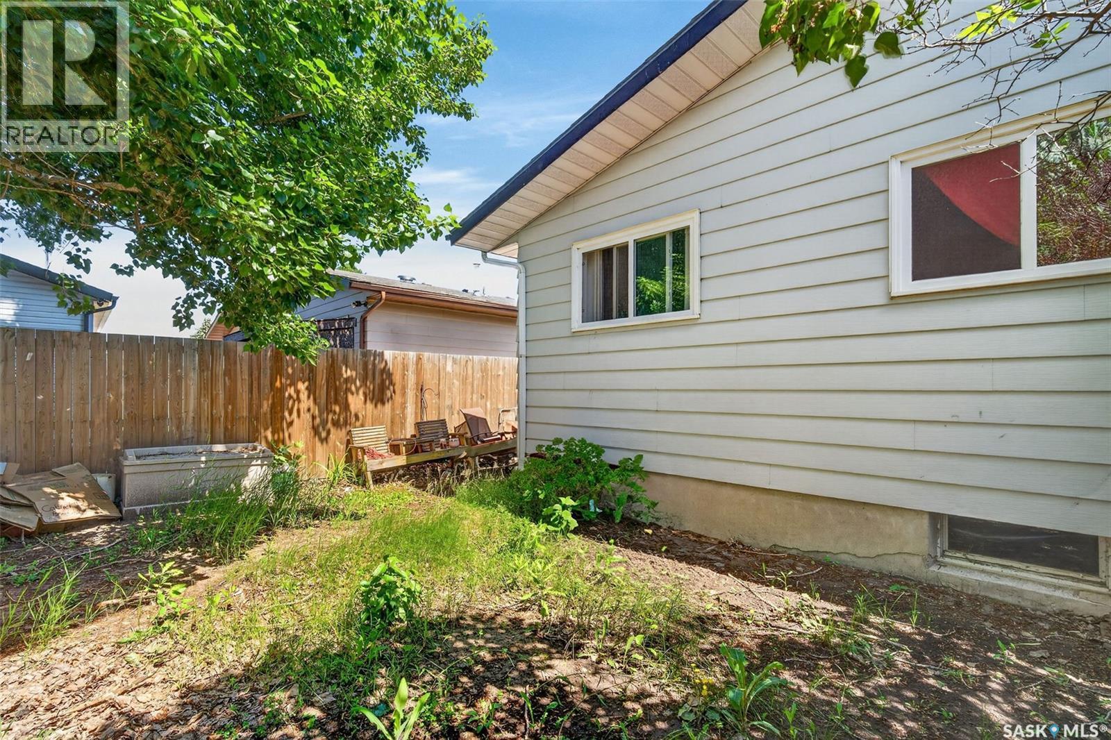 A/B 811 Steeves Avenue, Saskatoon, SK