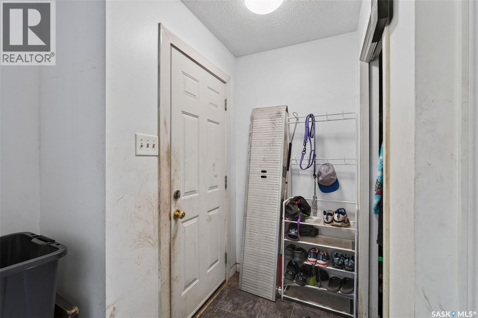 A/B 811 Steeves Avenue, Saskatoon, SK