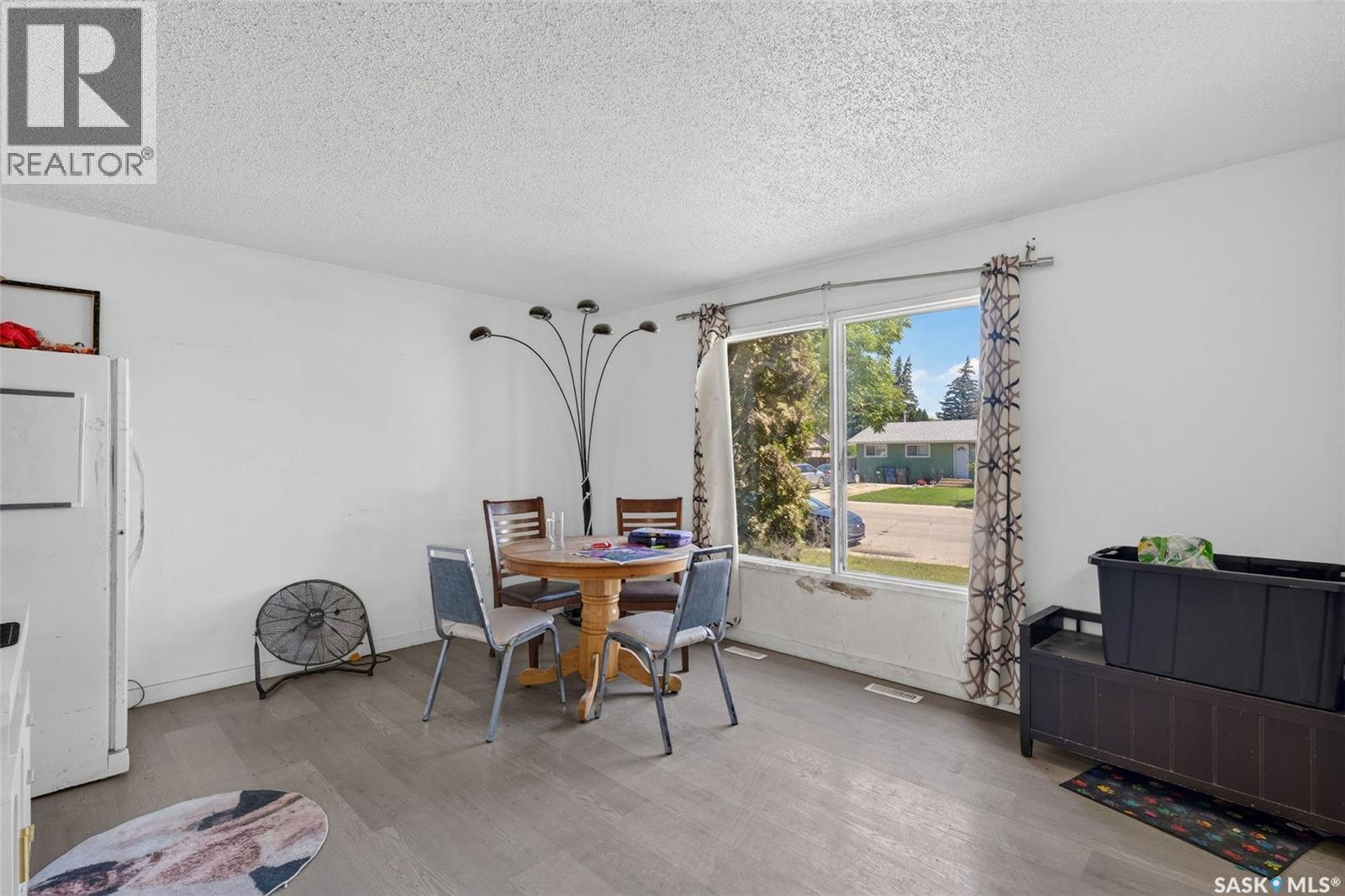 A/B 811 Steeves Avenue, Saskatoon, SK