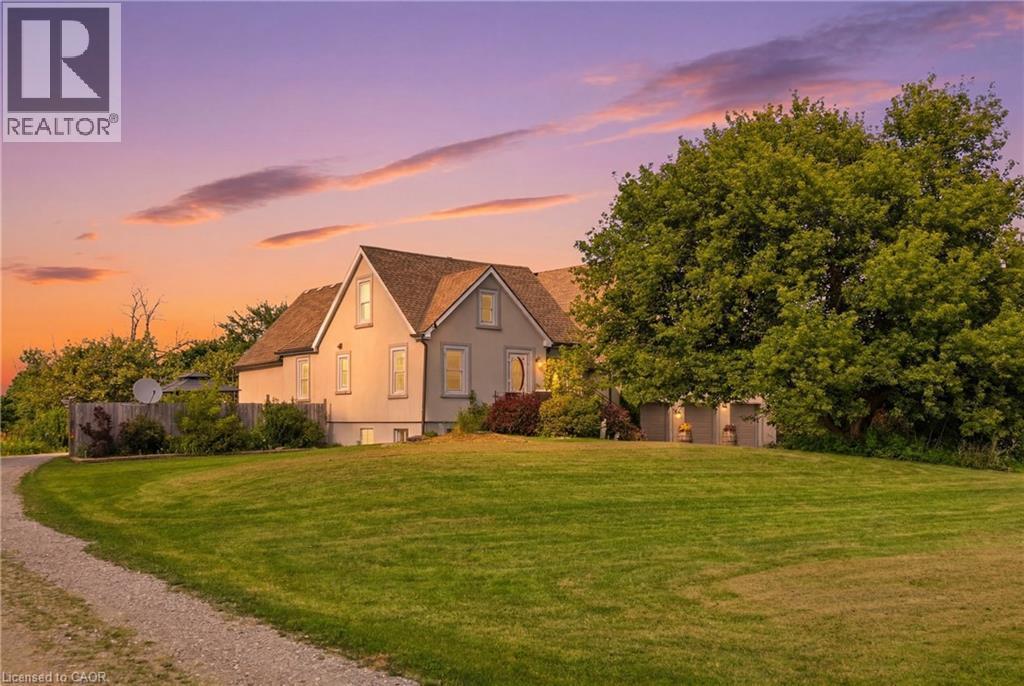 Expansive green lawn bordering a gravel drive - 97 Smith Road, Hamilton, ON