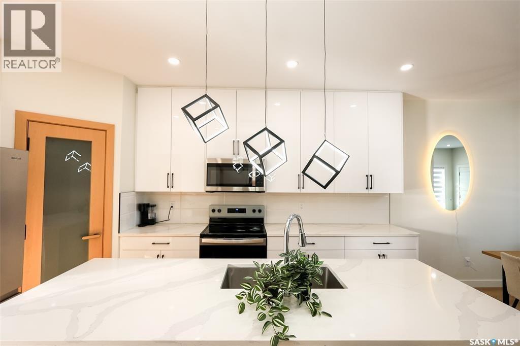 1541 Richardson Road, Saskatoon, SK - Indoor Photo Showing Kitchen With Double Sink With Upgraded Kitchen