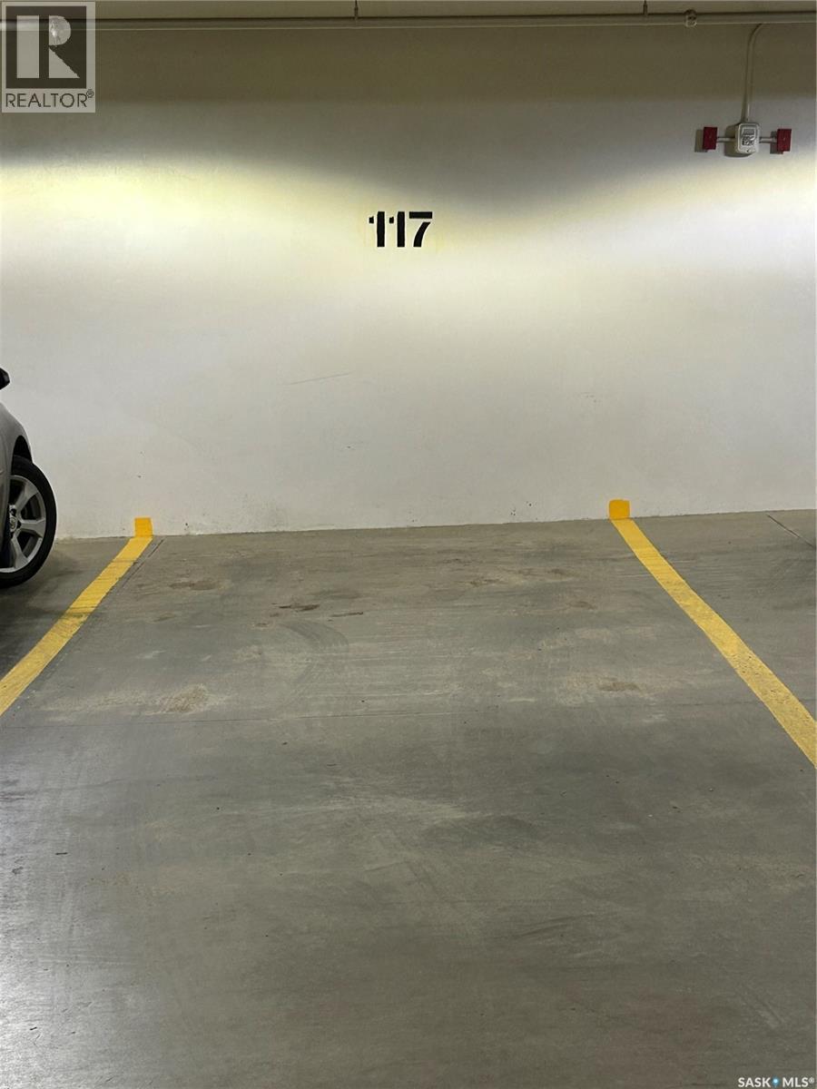 1804 490 2Nd Avenue S, Saskatoon, SK - Indoor Photo Showing Garage