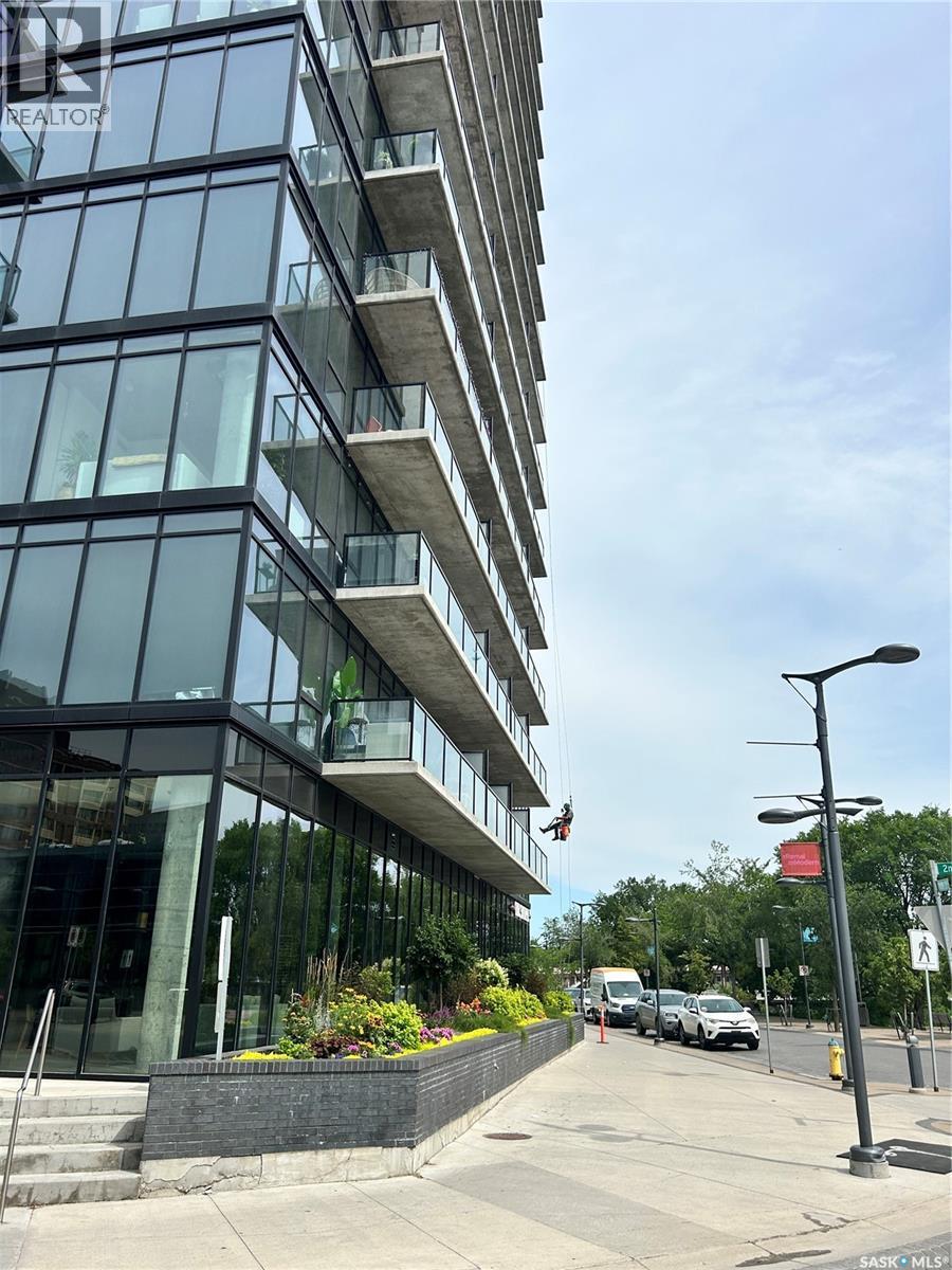 1804 490 2Nd Avenue S, Saskatoon, SK - Outdoor With Balcony