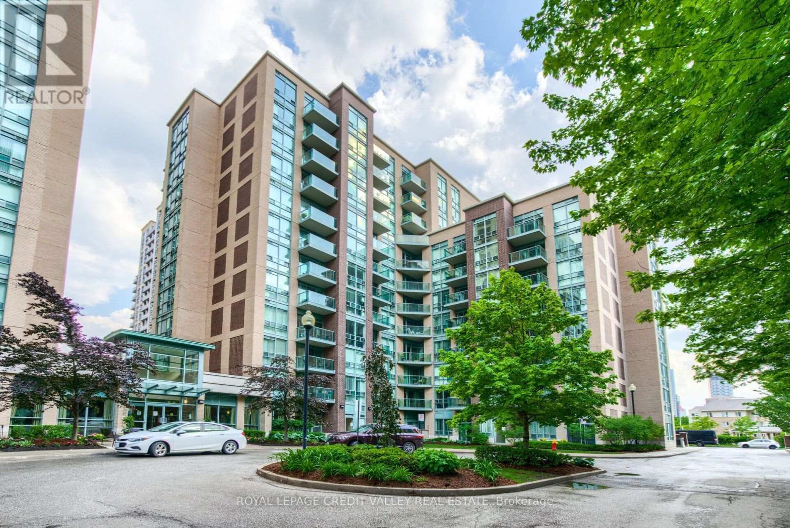 902 - 9 Michael Power Place, Toronto, ON