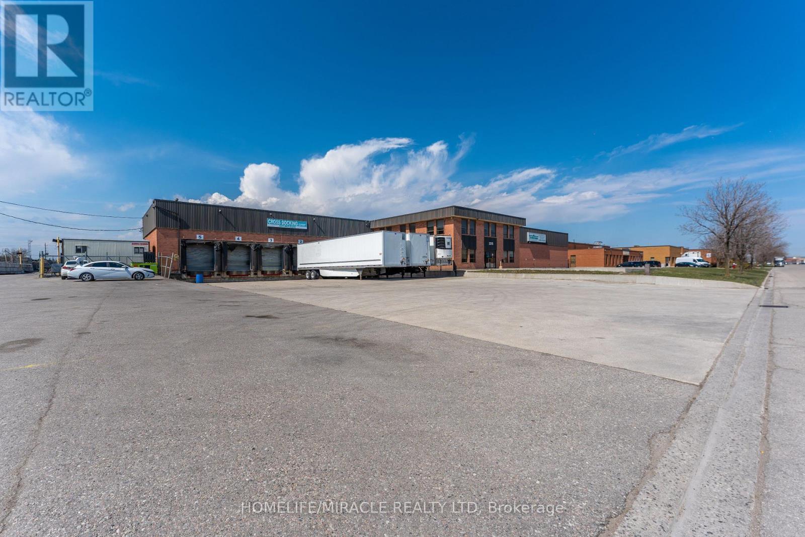 2375 Lucknow Drive, Mississauga, ON