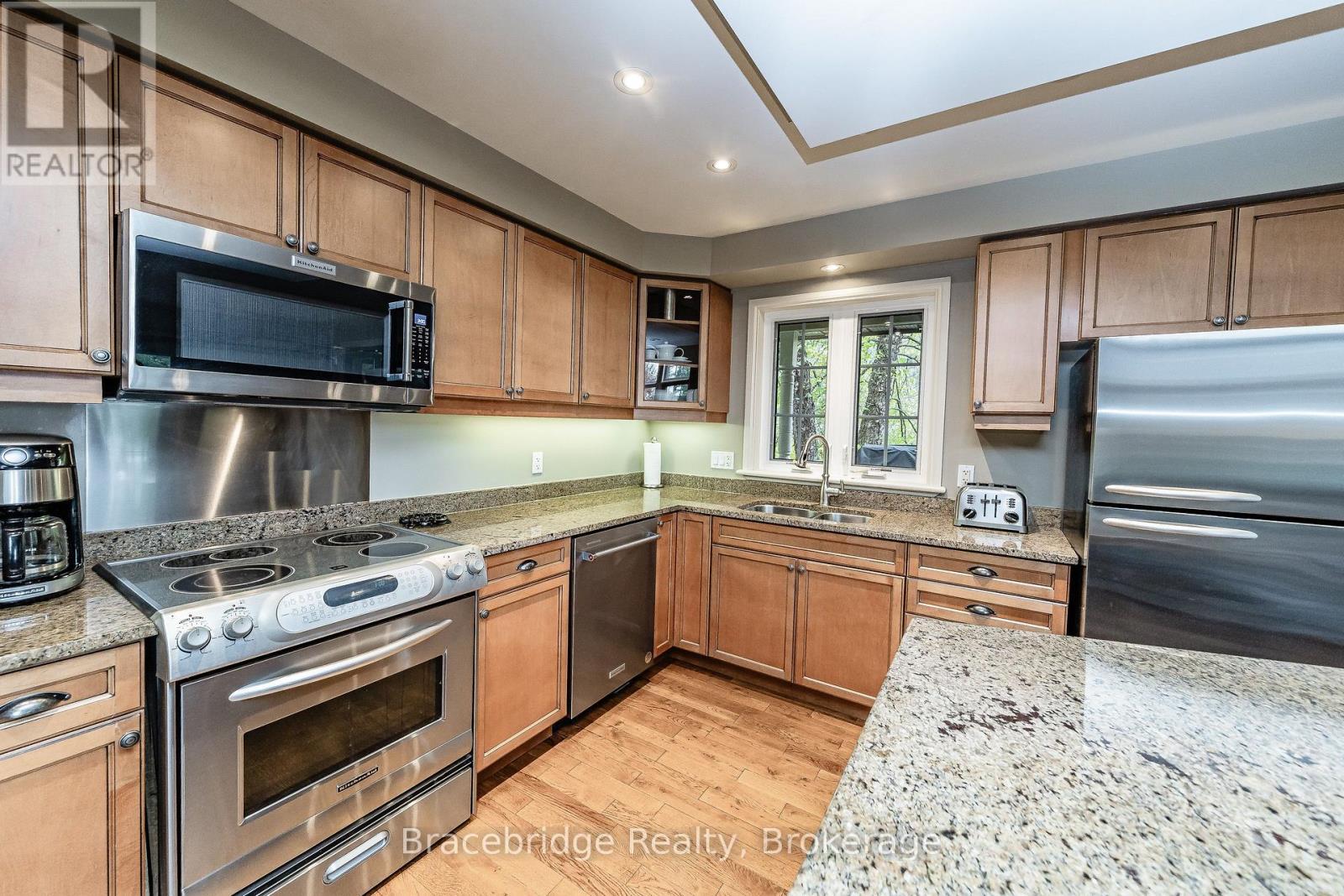 Carling 2 W5 - 3876 Muskoka Rd 118 Highway W, Muskoka Lakes (Medora), ON