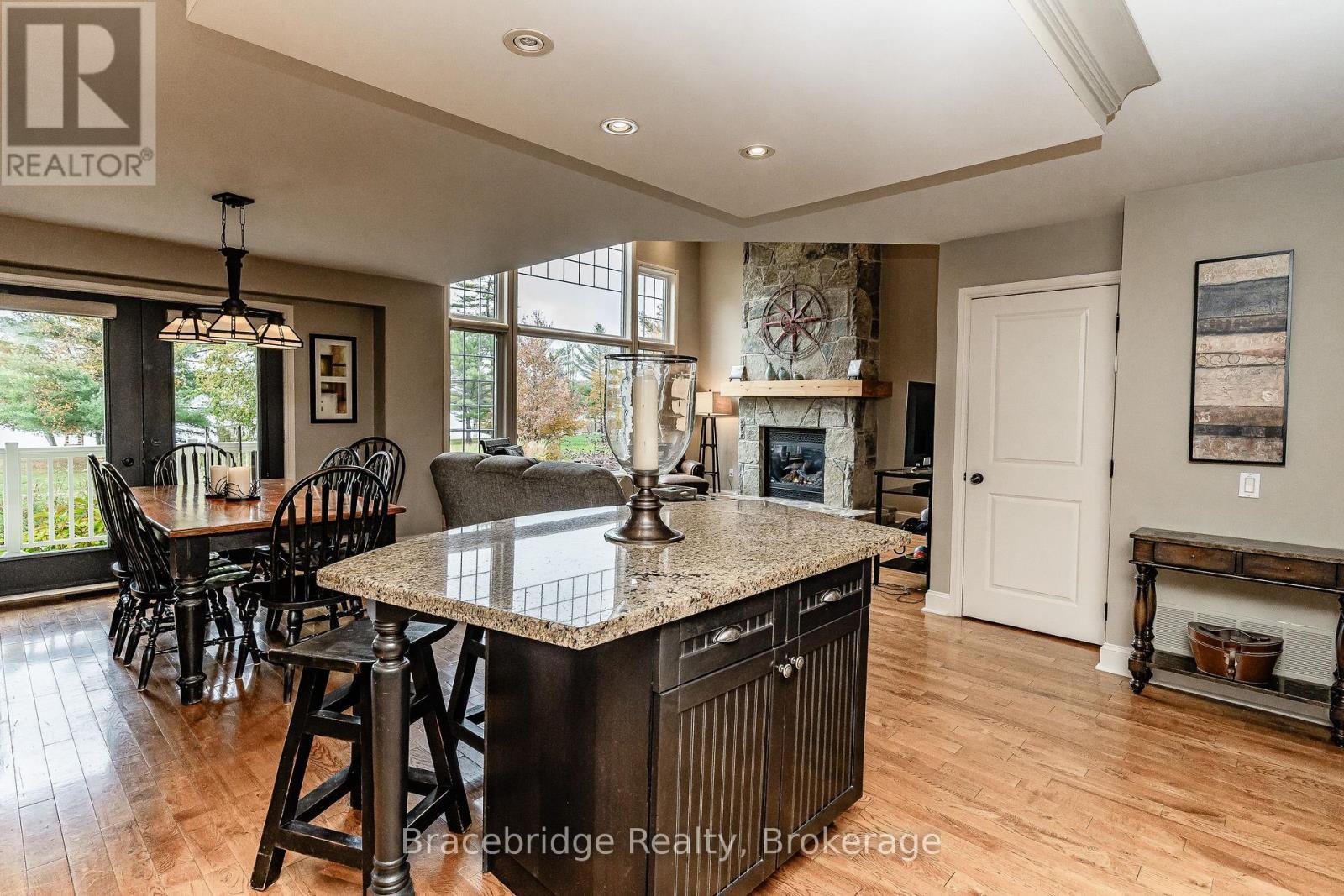 Carling 2 W5 - 3876 Muskoka Rd 118 Highway W, Muskoka Lakes (Medora), ON
