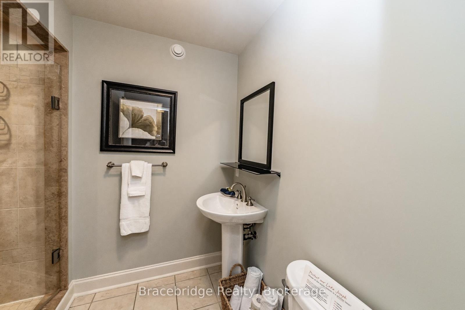 Carling 2 W5 - 3876 Muskoka Rd 118 Highway W, Muskoka Lakes (Medora), ON