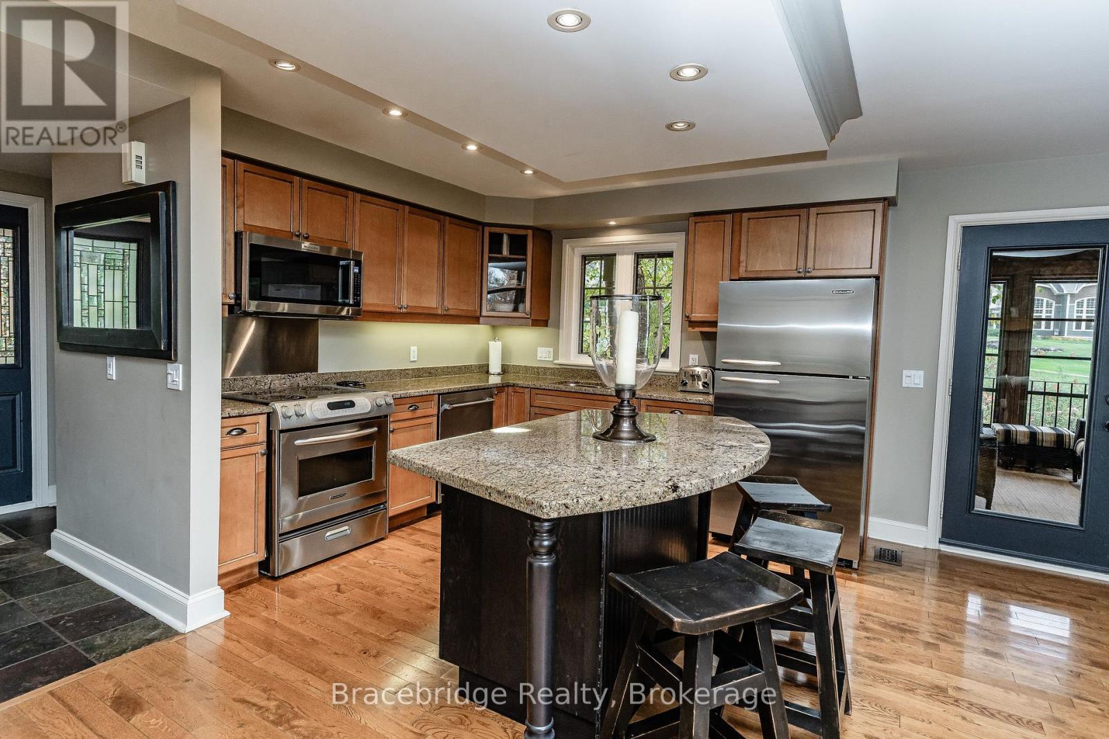Carling 2 W5 - 3876 Muskoka Rd 118 Highway W, Muskoka Lakes (Medora), ON
