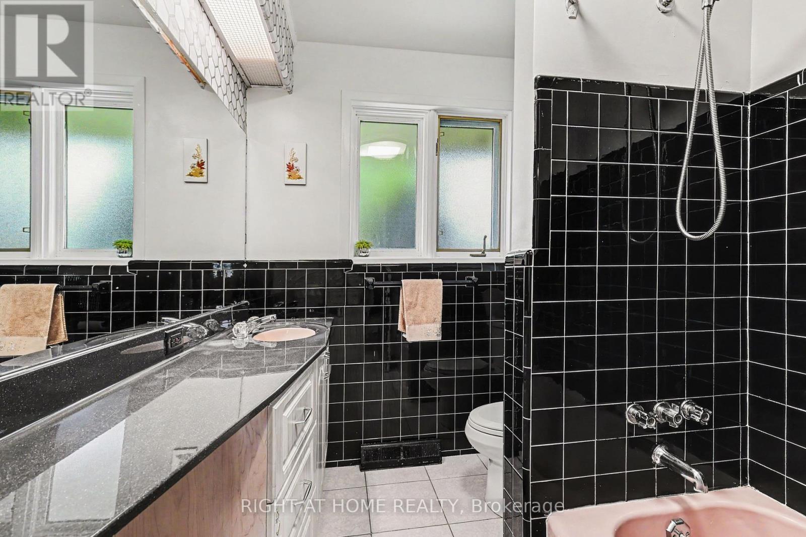 1640 Fisher Avenue, Ottawa, ON