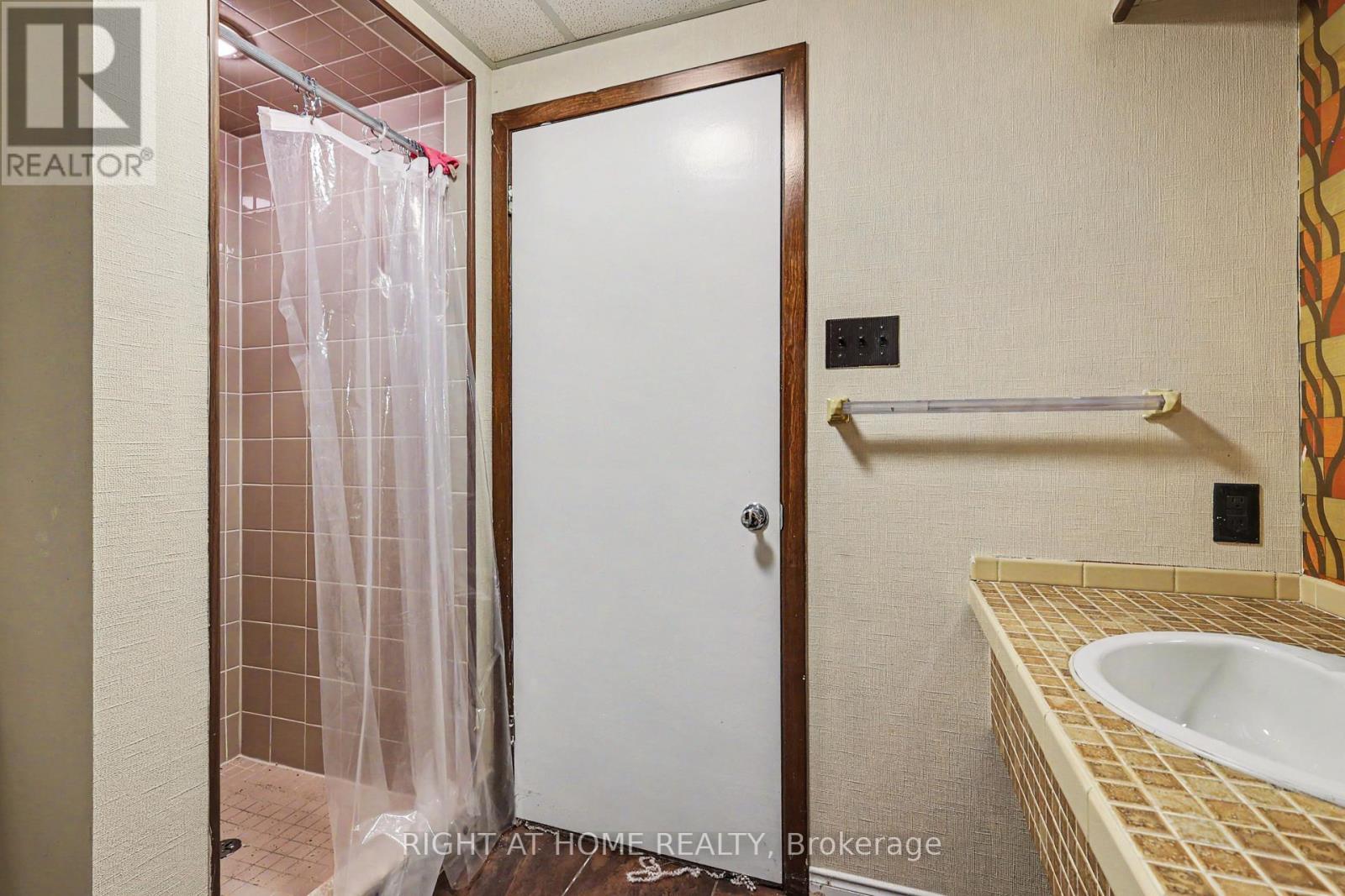 1640 Fisher Avenue, Ottawa, ON
