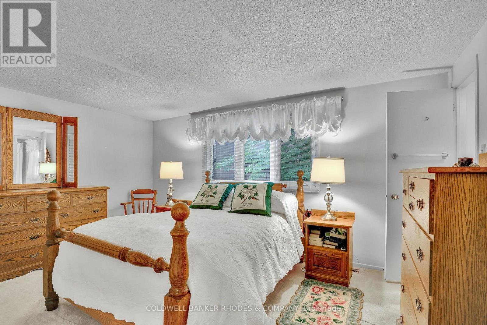 37 Sample Road, Ottawa, ON