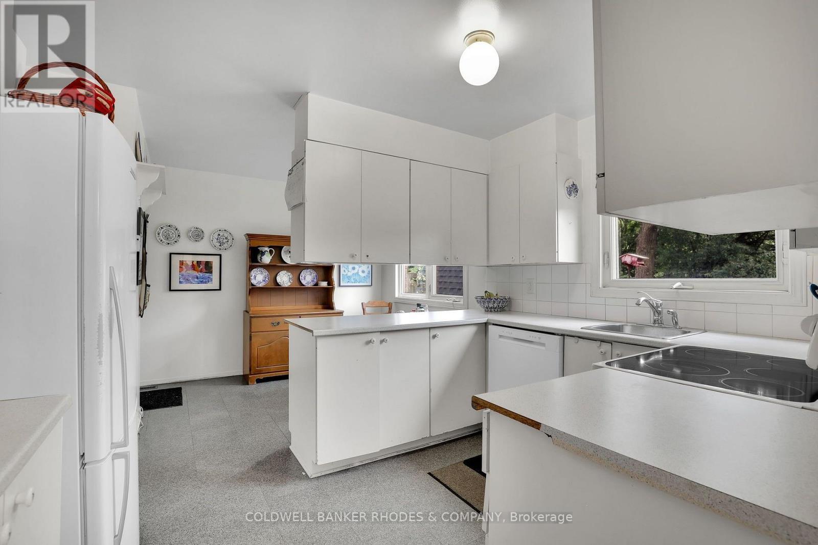 37 Sample Road, Ottawa, ON