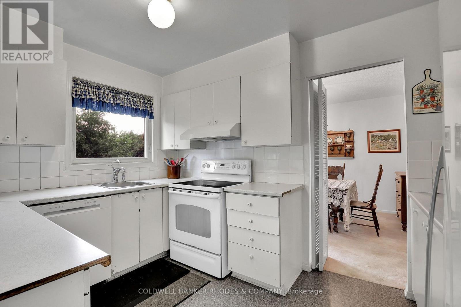 37 Sample Road, Ottawa, ON