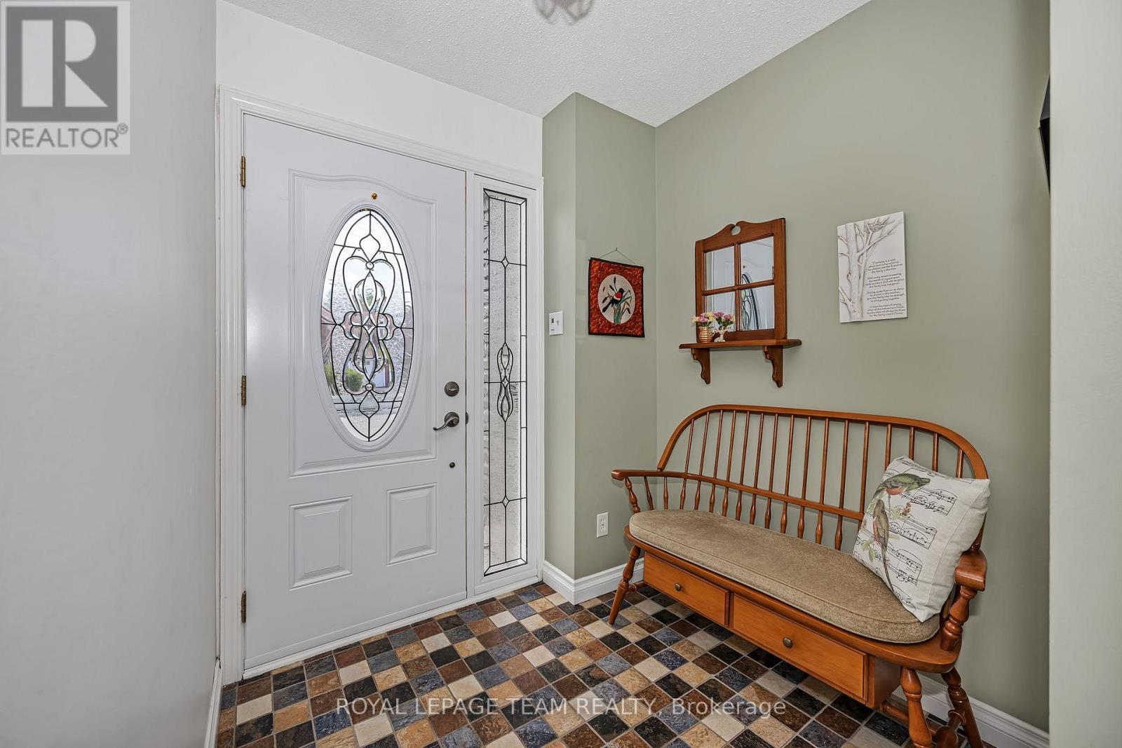 99 Melanie Crescent, Ottawa, ON