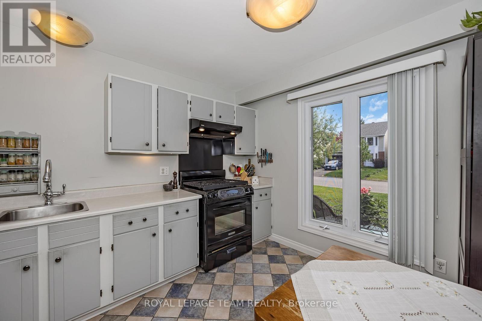 99 Melanie Crescent, Ottawa, ON