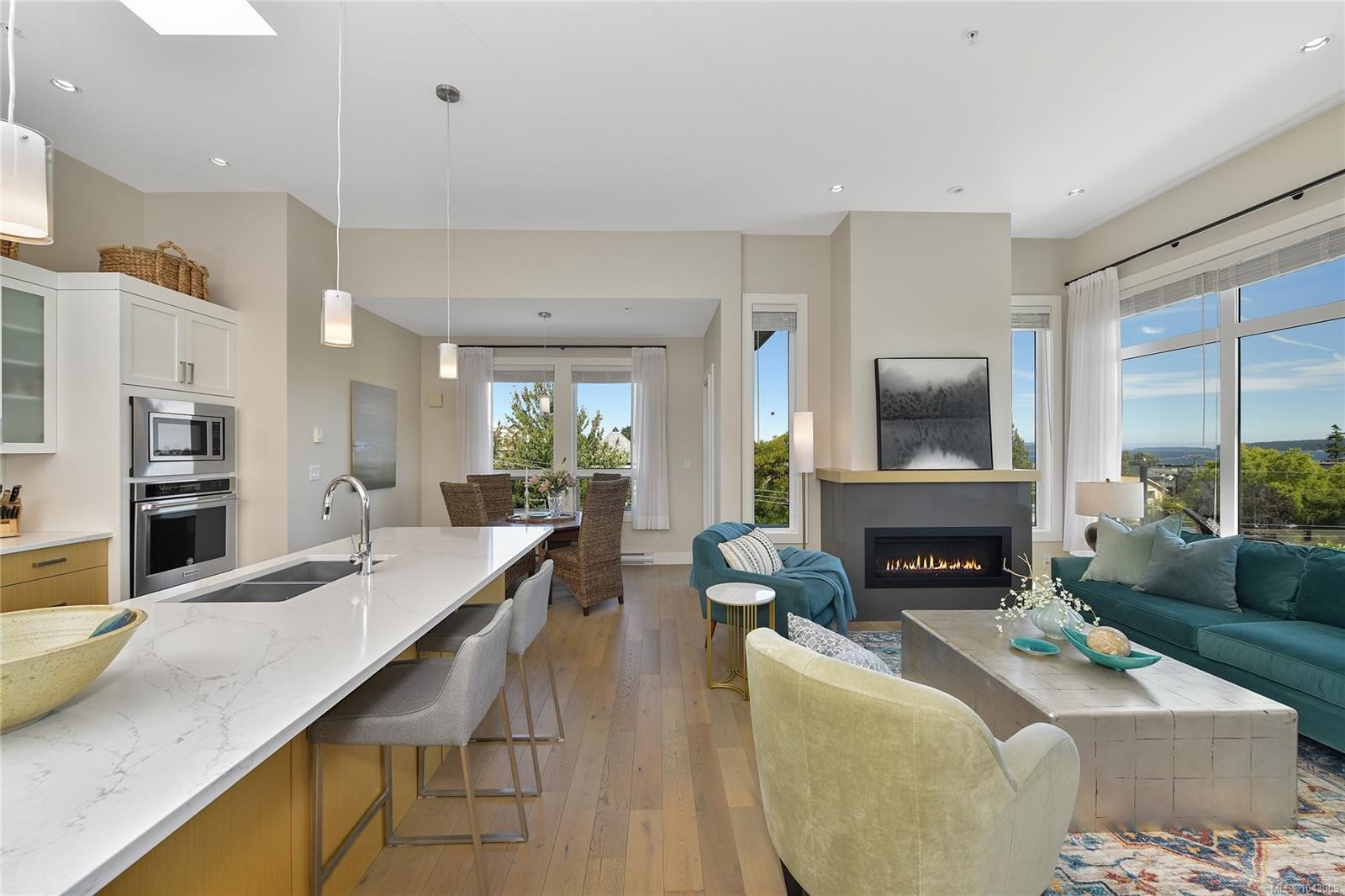#401-9710 Fourth St, Sidney, BC