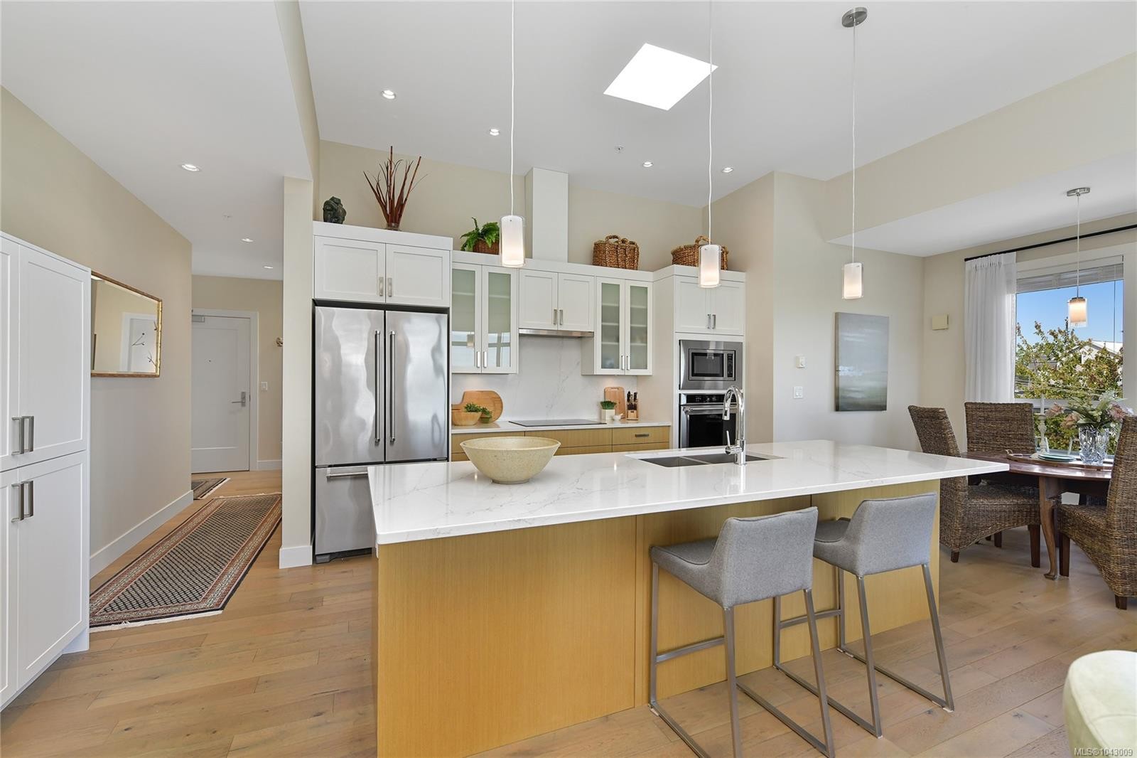 #401-9710 Fourth St, Sidney, BC