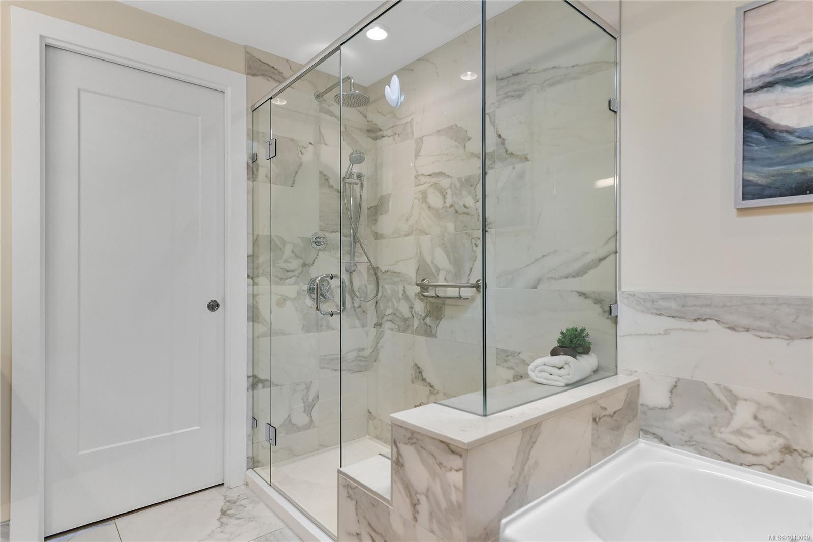 #401-9710 Fourth St, Sidney, BC