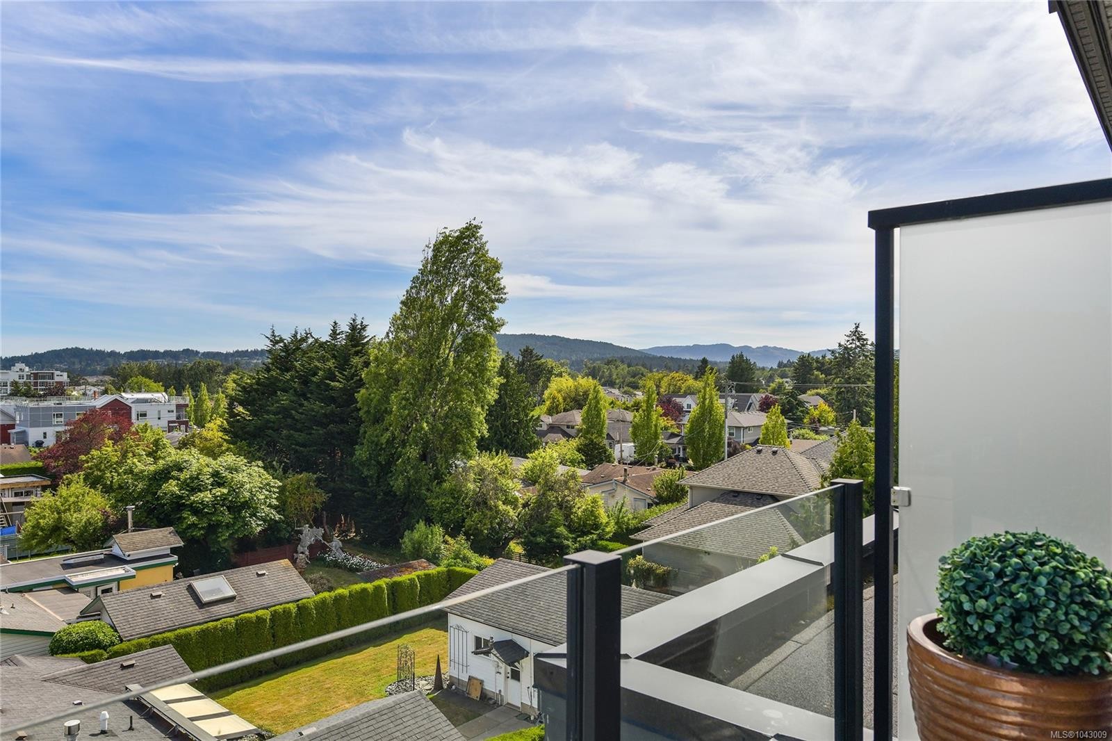 #401-9710 Fourth St, Sidney, BC