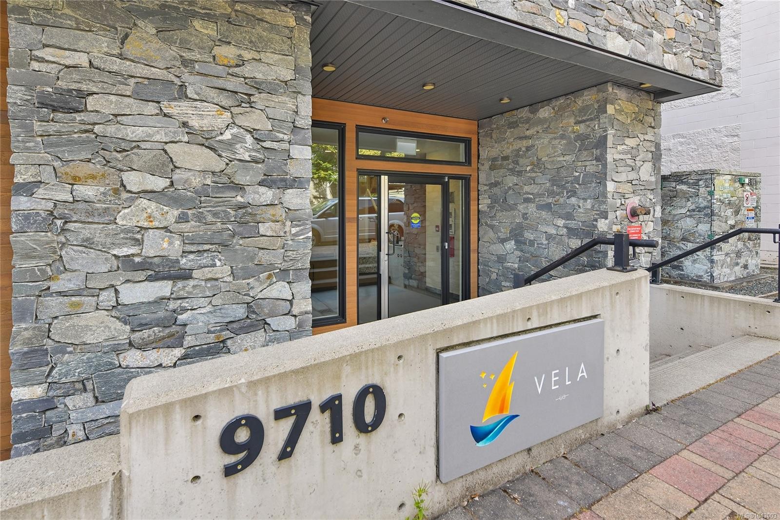 #401-9710 Fourth St, Sidney, BC