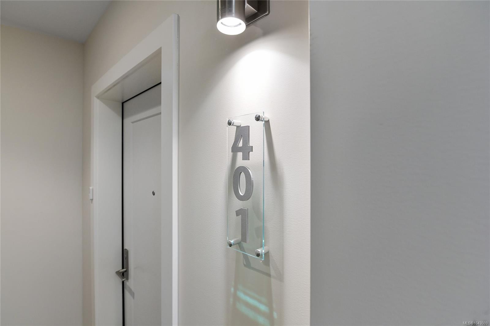 #401-9710 Fourth St, Sidney, BC